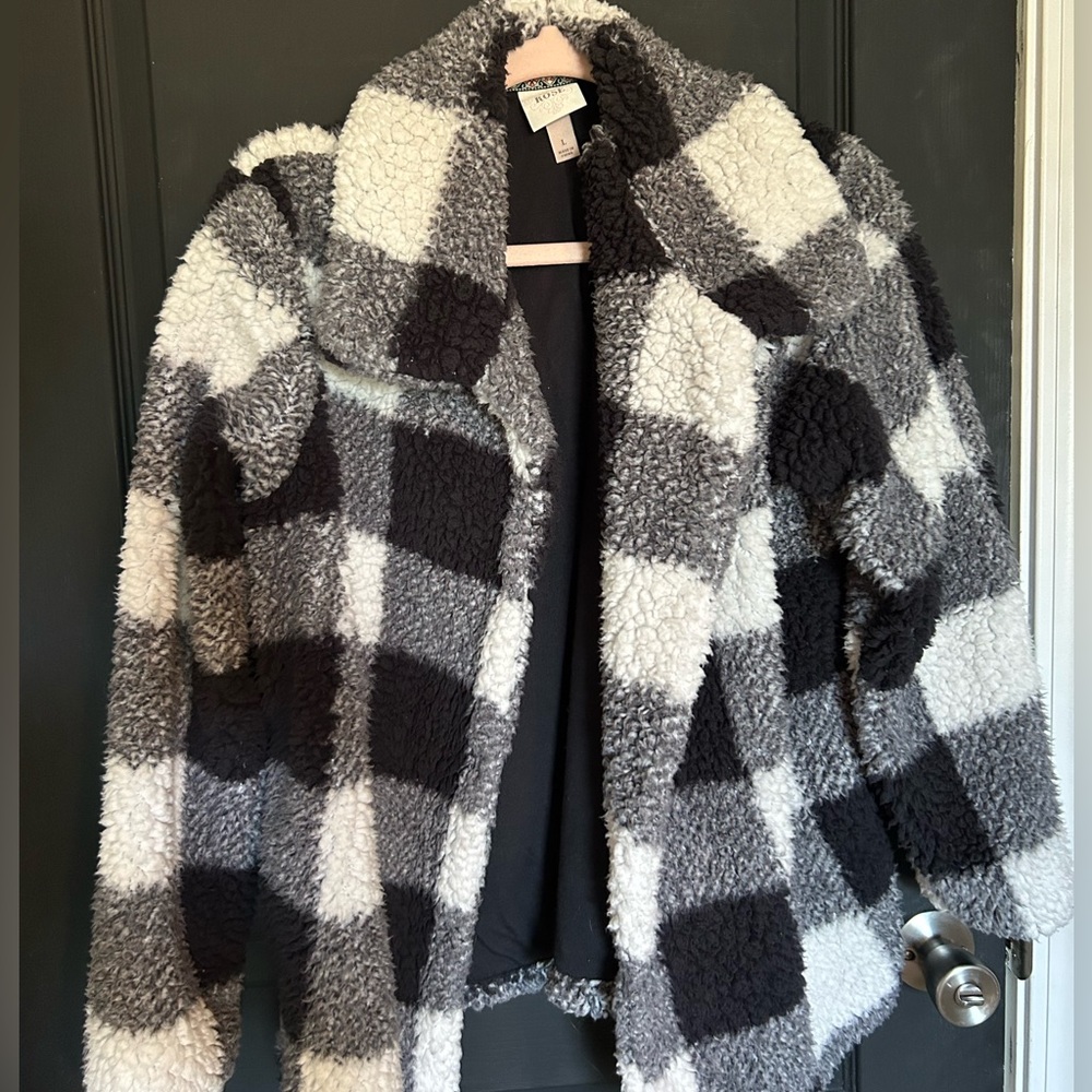 womans- checkered fleece jacket